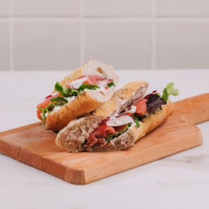 Sandes de Salmão fumado e queijo creme