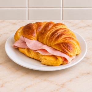 Croissant brioche com fiambre